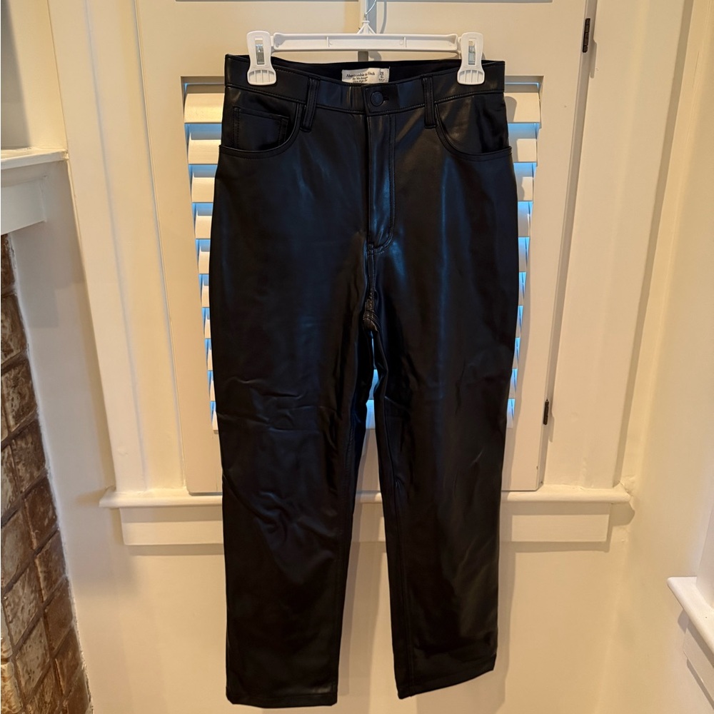 Abercrombie curve love high rise 90’s relaxed vegan leather pants